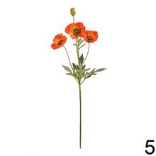 Umelé kvety maky v mixe farieb.