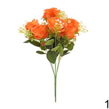 Kytica umelých ruží a drobných kvetov v mixe farieb.