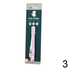 Obojok pre mačku so zvončekom v rôznych farbách.