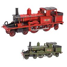 Model vlaku v červenej a zelenej farbe.