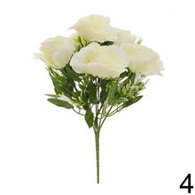 Kytica umelých ruží v mixe farieb.