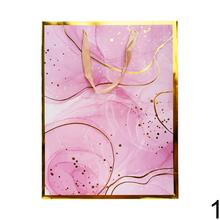 Darčeková taška M s rôznymi vzormi v pastelových farbách.