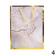 Darčeková taška M s rôznymi vzormi v pastelových farbách.