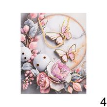 Darčeková taška s kvetmi a motýľmi.