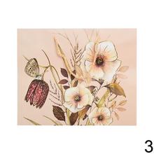 Darčeková taška s kvetinovým vzorom a motýľmi.