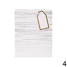 Darčeková taška s pruhovaným vzorom a zlatými detailmi.