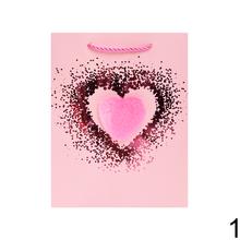 Darčeková taška s motívom srdca v rôznych farbách.