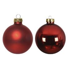 Sada sklenených vianočných gulí v červenej farbe.