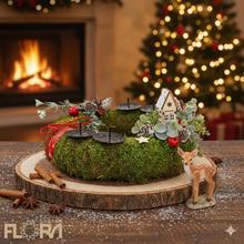 Vianočné aranžmá s prírodnými dekoráciami a svietnikmi.