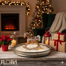 Hojdací koník perníkový s ozdobami.