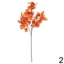 Umelý konár s oranžovými listami, 85 cm dlhý.