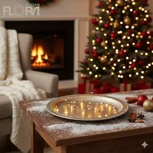 Okrúhla tácka z dreva s priemerom 30 cm.