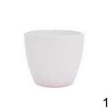 Sada keramických obalov na kvety v rôznych farbách.