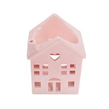 Biela aromalampa v tvare domčeka z porcelánu.