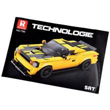 Žlté športové auto z technických blokov.