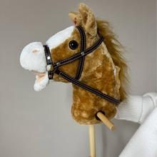 Kôň na palici so zvukom a pohybujúcim sa ňufákom.