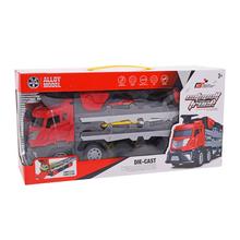 Červený nákladný automobil na prepravu áut.