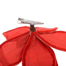 Vianočná ruža na klipe v červenej farbe so zlatými detailmi.