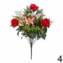 Kytica umelých kvetov s ružami a ľaliami v mixe farieb.