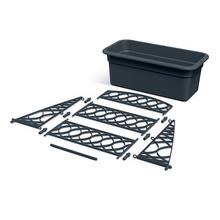 Kvetináč s pergolou antracitovej farby.