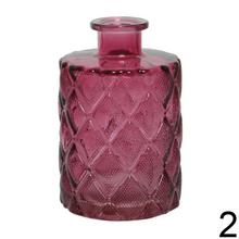 Sklenená váza v rôznych farbách a tvaroch.