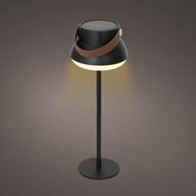 Solárne stolové svetlo s plastovým telom a stabilným podstavcom.