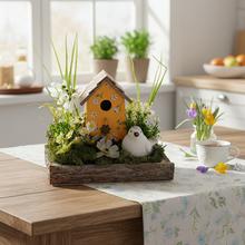 Jarné aranžmá s vtáčikom a domčekom pre vtáky.