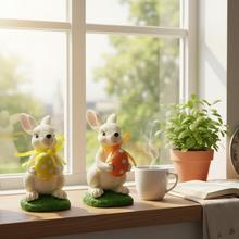 Figúrka zajaca s vajcom v krémovej farbe.