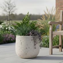 Obal z umelého kameňa CREA LIME s vysokou slonovinovou farbou.