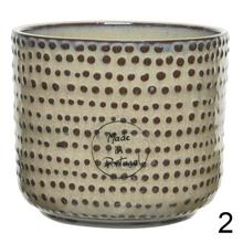 Sada keramických obalov na kvety v troch rôznych farbách.