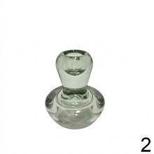 Obostranný svietnik s držiakom v mix farbách, výška 8,5 cm.
