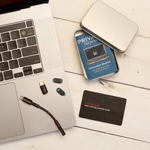 Sada na ochranu na počítač s RFID blokovacou kartou a ďalšími doplnkami.