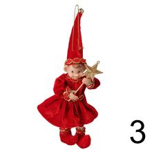 Závesná dekorácia škriatok v rôznych farbách.