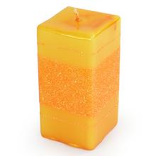 Oranžová vianočná sviečka s glitrom.