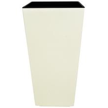 Biely štvorcový kvetináč s vkladom.