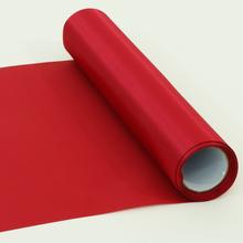 Satenová rolka vo vínovej farbe s rozmermi 32 cm x 6 m.