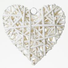 Biele srdce z prútia 20x20x5 cm