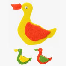 Filcová kačka v rôznych farbách, 2 kusy.