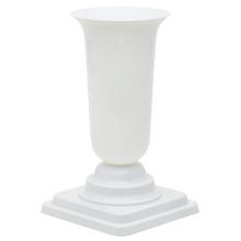 Biela hrobová váza s podstavcom, výška 26,5 cm.