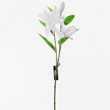 Umelá biela ľalia s dĺžkou 54,5 cm.