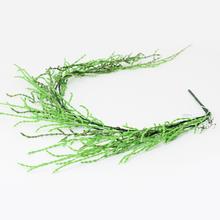 Umelý koreň orchidey s dĺžkou 110 cm.