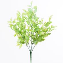 Umelé lístky v zelenej a bielej farbe, 35 cm.