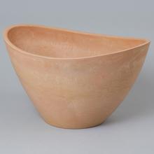 Vysoká misa v béžovej farbe vyrobená z mrazuvzdornej umelej hmoty.