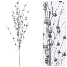 Strieborný konár s bobuľami, 70 cm dlhý.