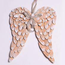 Drevené anjelské krídla v naturálnych a bielych farbách.