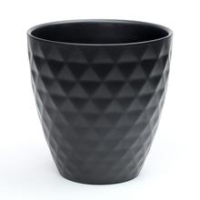 Čierny obal na orchideu s geometrickým vzorom.