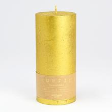 Zlatá sviečka RUSTIC METALIC s rozmermi 7x15 cm.