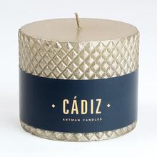 Vianočná sviečka CADIZ v šampanskom odtieni.