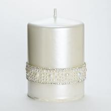 Vianočná sviečka CRYSTAL OPAL s perlovým pásikom.
