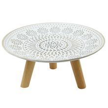 Biely podnos na nožičkách z MDF dreva s dekoratívnym vzorom.